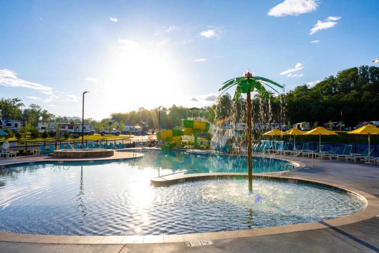 The Lodge At Camp Margaritaville Pigeon Forge Exterior photo